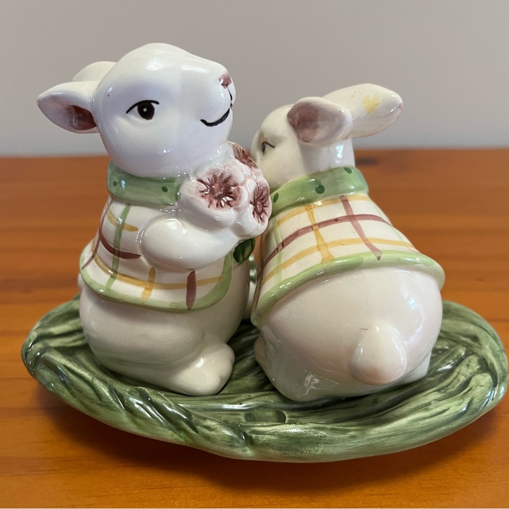Rabbit bunny salt and pepper shakers with leaf Easter
